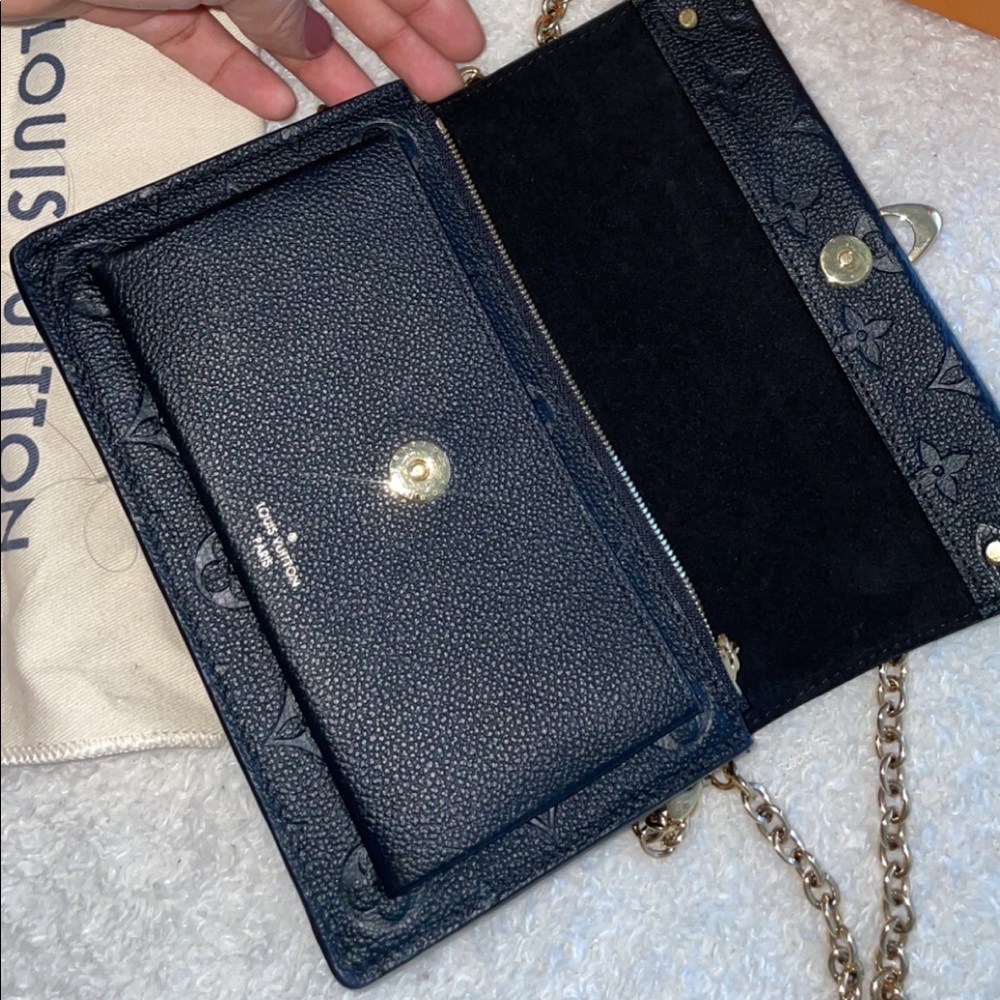 Black louis vuitton vavain wallet bag